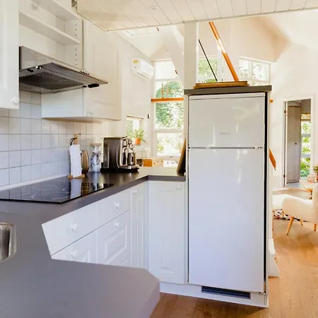 度假居 An Intimate Get-away By The Sandvig Bay