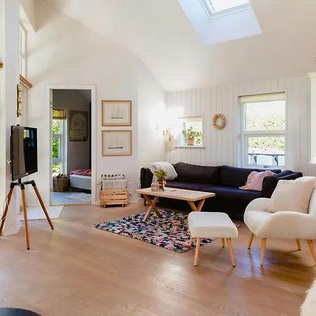 An Intimate Get-away By The Sandvig Bay * 哈泽斯莱乌