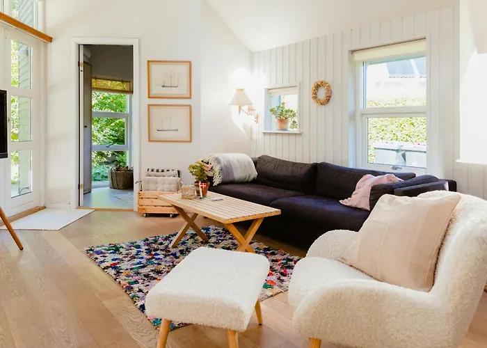 An Intimate Get-away By The Sandvig Bay *
