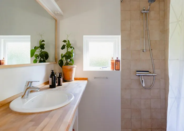 An Intimate Get-away By The Sandvig Bay Сasa de vacaciones *